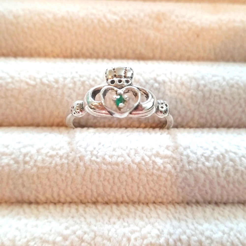Ladies Irish Claddagh Ring With Green Stone .925 Silver Size 9